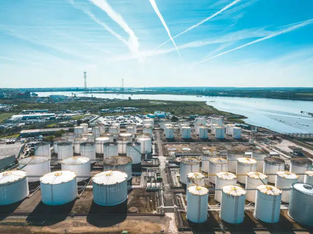 Polipropileno en Inglaterra: qué significa la transferencia de LyondellBasell a Velogy para los compradores del Reino Unido