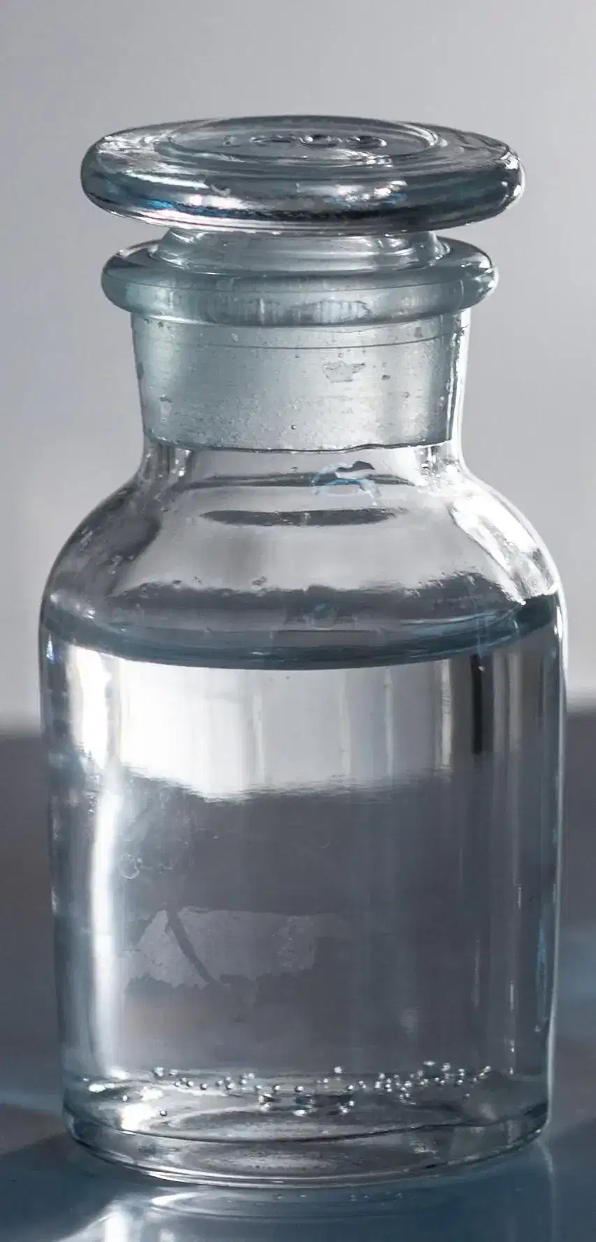 Licor branca de baixo teor aromático